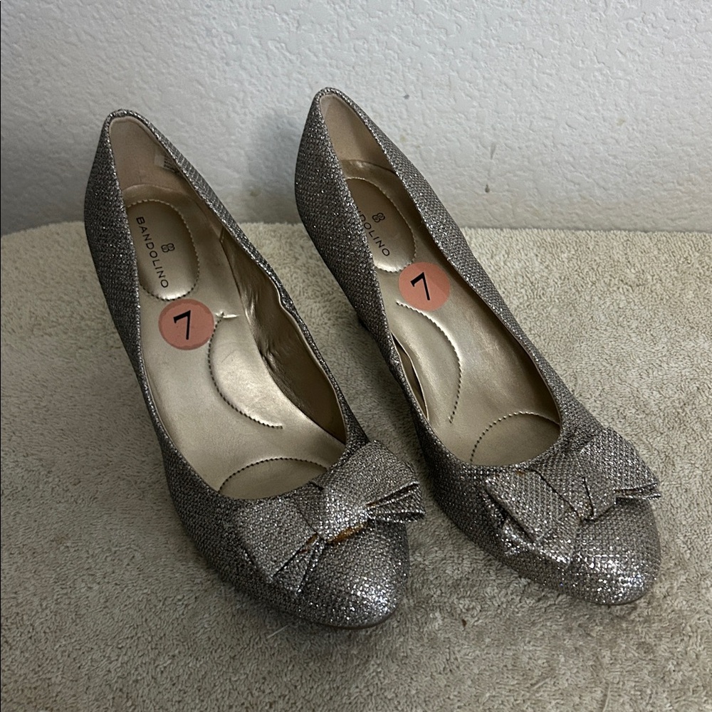 Bandolino metallic Size 7 M sparkles silver bow round toe wedge heels shoes